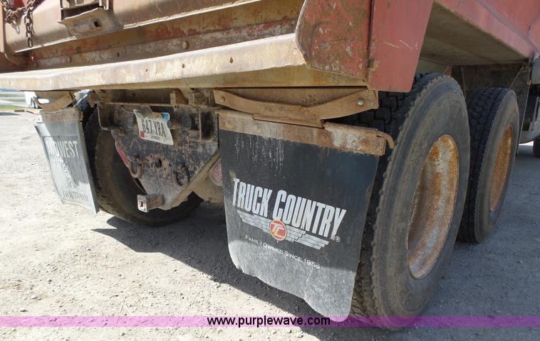 image for item L5699 2005 Sterling L8500 dump truck