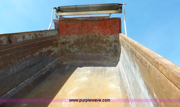 image for item L5699 2005 Sterling L8500 dump truck