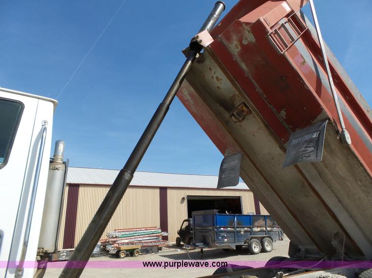 image for item L5699 2005 Sterling L8500 dump truck