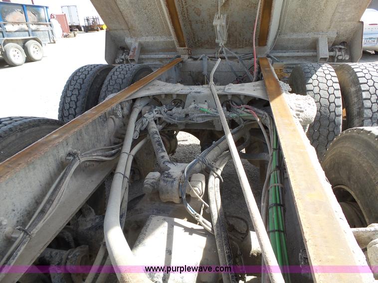 image for item L5699 2005 Sterling L8500 dump truck