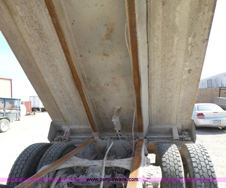 image for item L5699 2005 Sterling L8500 dump truck