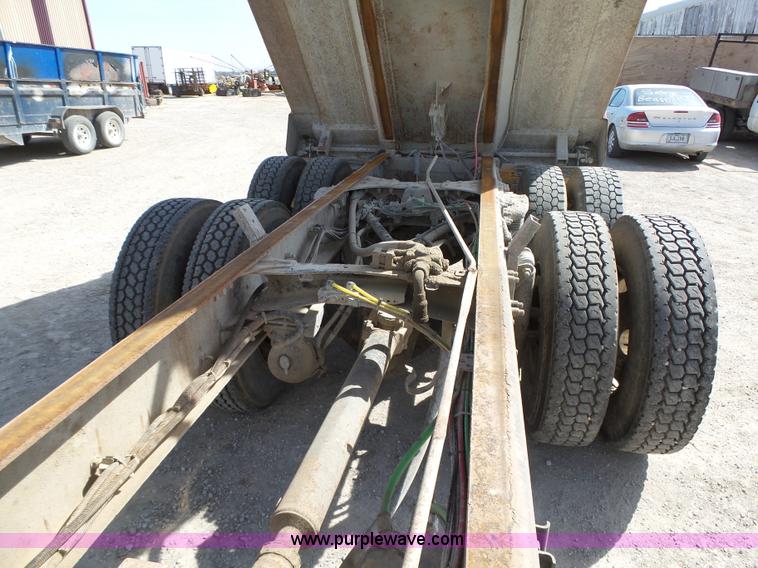 image for item L5699 2005 Sterling L8500 dump truck