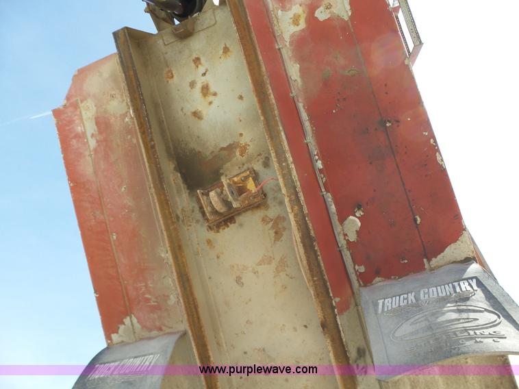 image for item L5699 2005 Sterling L8500 dump truck