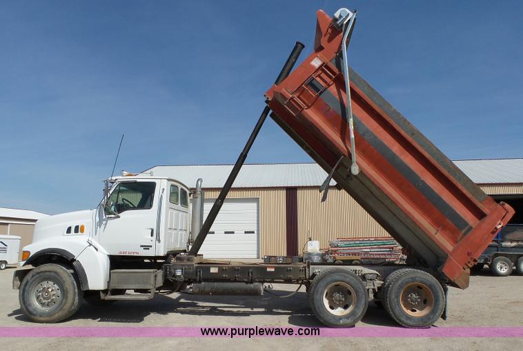 image for item L5699 2005 Sterling L8500 dump truck