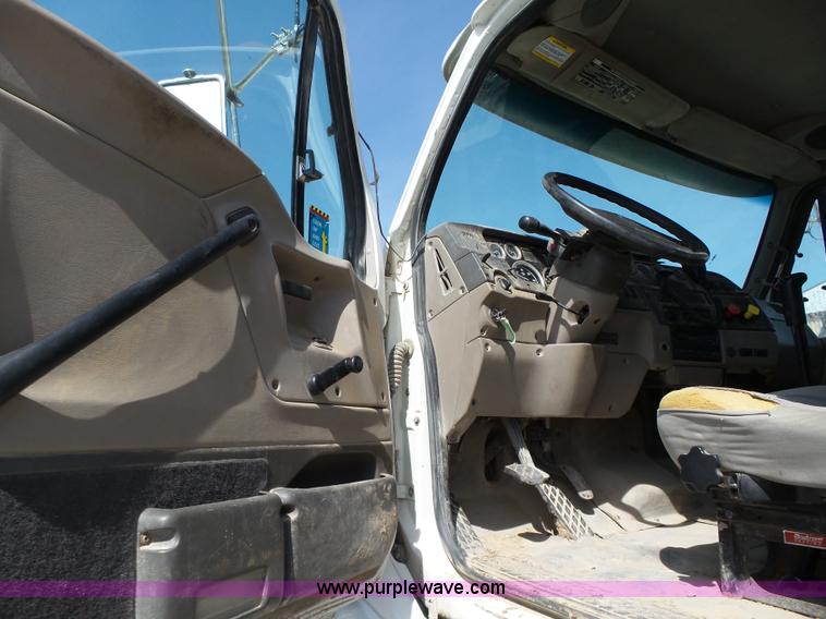 image for item L5699 2005 Sterling L8500 dump truck