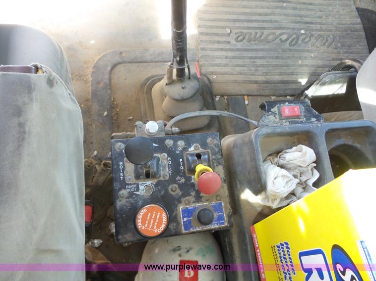 image for item L5699 2005 Sterling L8500 dump truck