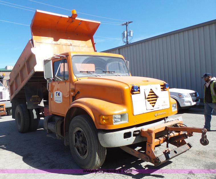 image for item L6005 1993 International 4900 dump truck