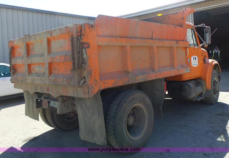 image for item L6005 1993 International 4900 dump truck