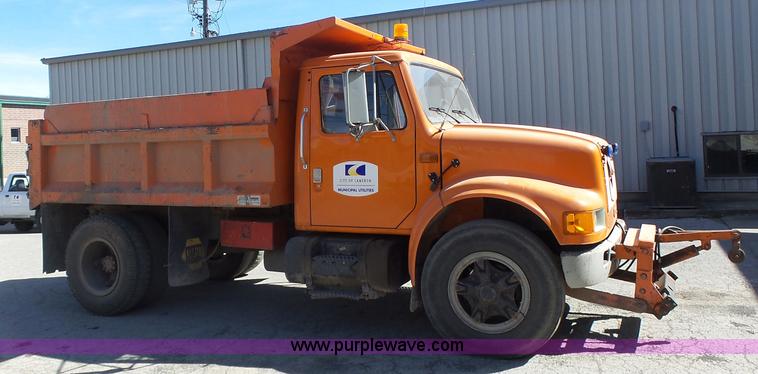 image for item L6005 1993 International 4900 dump truck