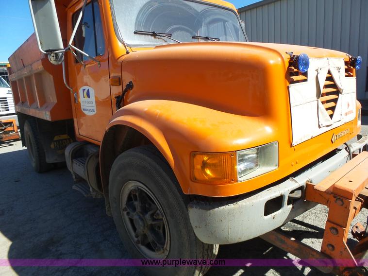 image for item L6005 1993 International 4900 dump truck