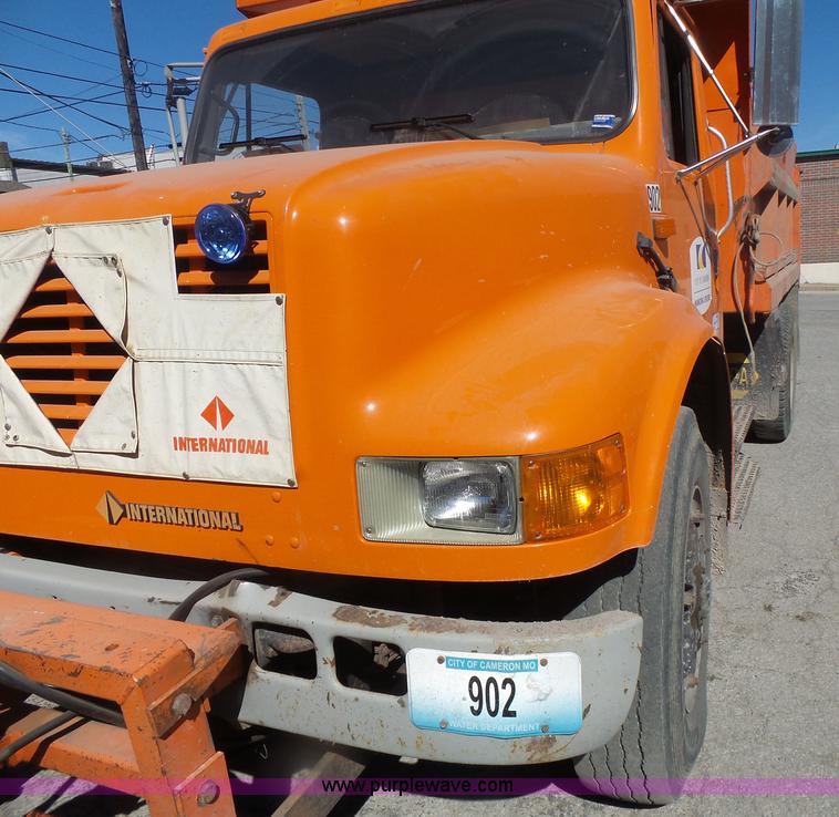 image for item L6005 1993 International 4900 dump truck