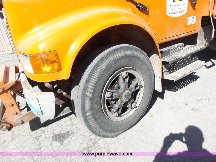 image for item L6005 1993 International 4900 dump truck