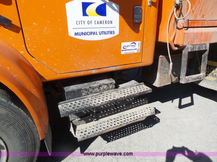 image for item L6005 1993 International 4900 dump truck