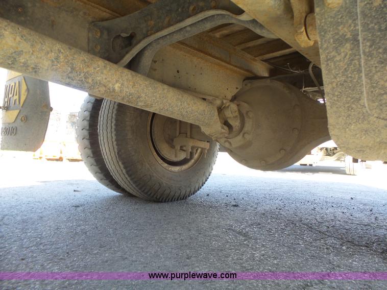 image for item L6005 1993 International 4900 dump truck