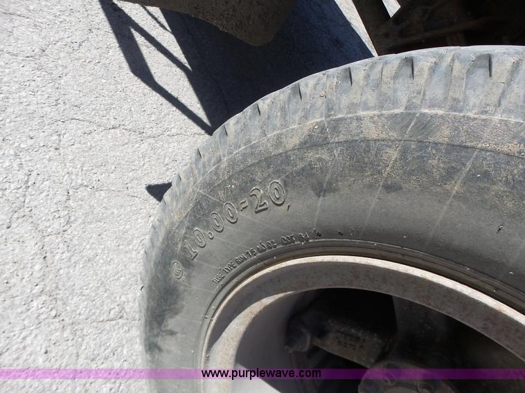 image for item L6005 1993 International 4900 dump truck