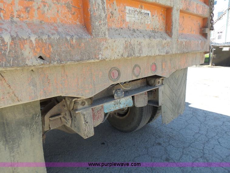 image for item L6005 1993 International 4900 dump truck