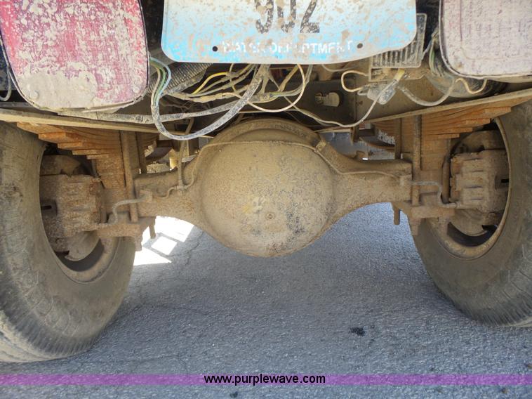 image for item L6005 1993 International 4900 dump truck