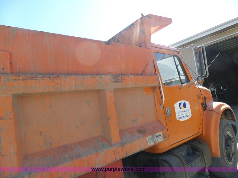 image for item L6005 1993 International 4900 dump truck