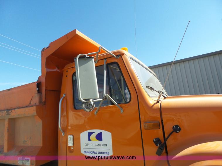image for item L6005 1993 International 4900 dump truck