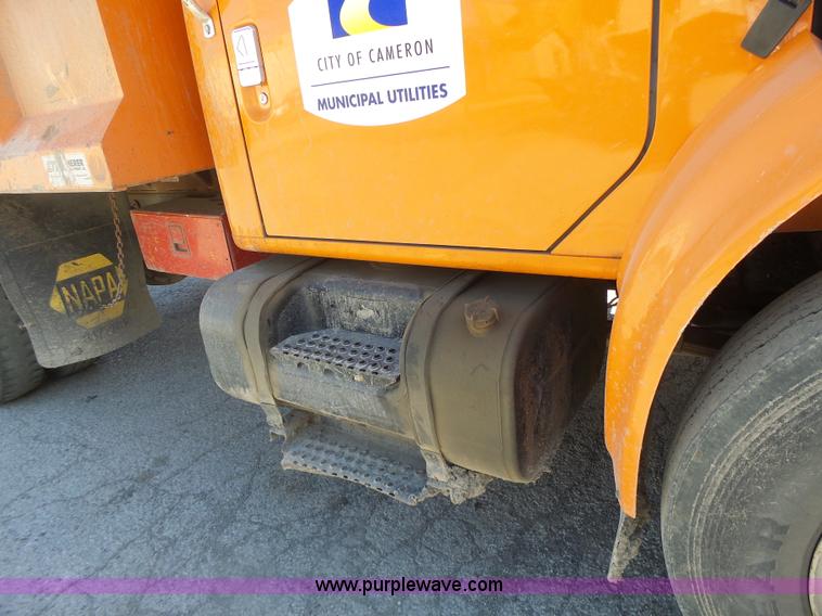 image for item L6005 1993 International 4900 dump truck