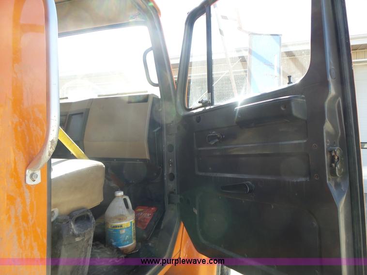 image for item L6005 1993 International 4900 dump truck