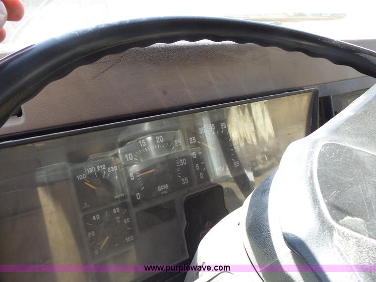 image for item L6005 1993 International 4900 dump truck