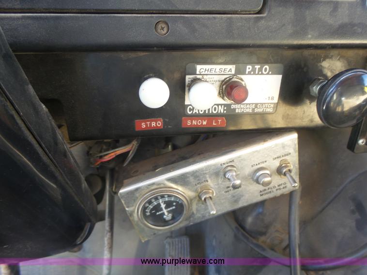 image for item L6005 1993 International 4900 dump truck