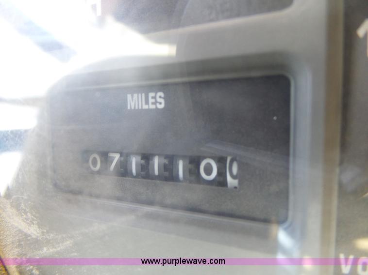 image for item L6005 1993 International 4900 dump truck