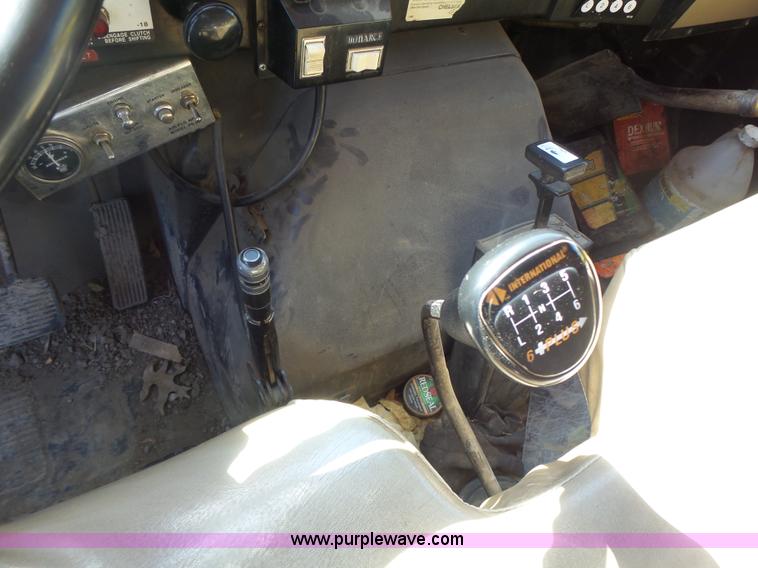 image for item L6005 1993 International 4900 dump truck