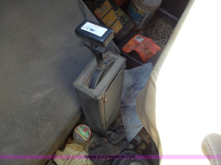 image for item L6005 1993 International 4900 dump truck