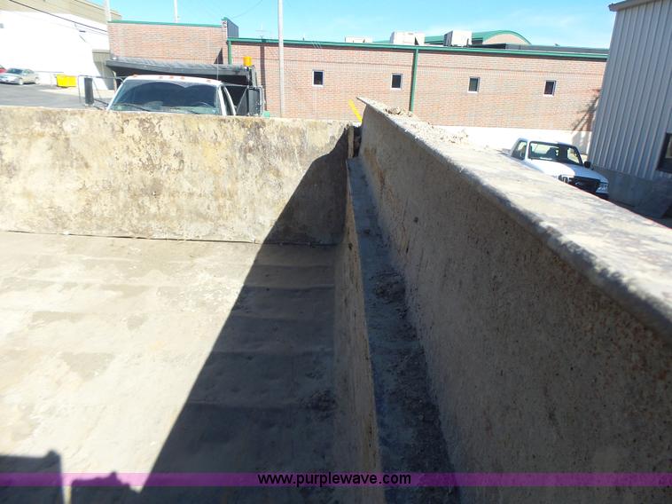 image for item L6005 1993 International 4900 dump truck