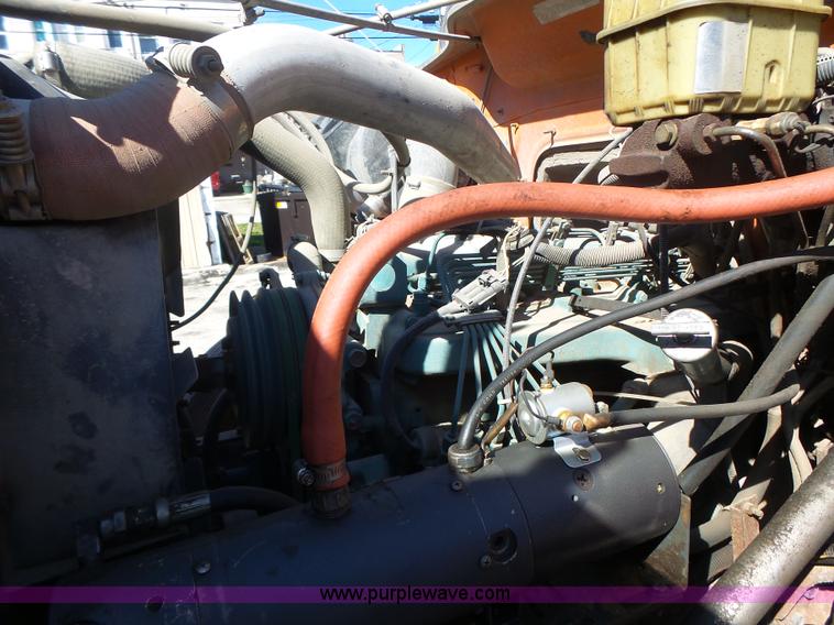 image for item L6005 1993 International 4900 dump truck