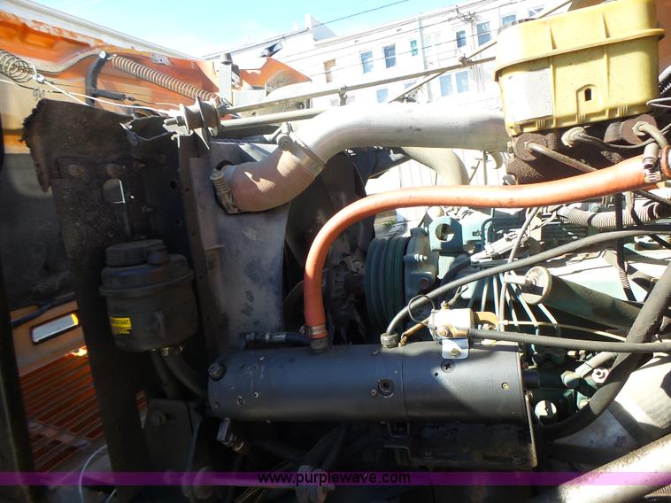 image for item L6005 1993 International 4900 dump truck