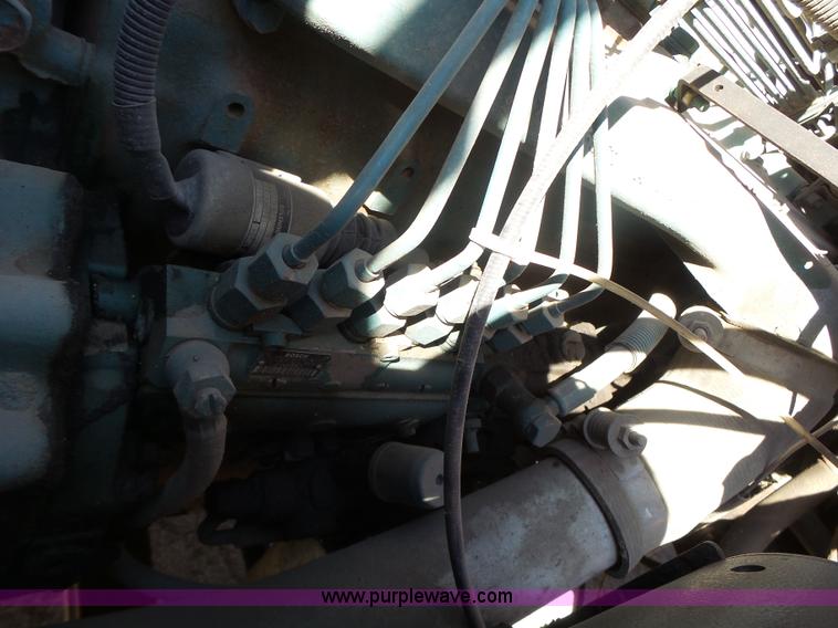 image for item L6005 1993 International 4900 dump truck