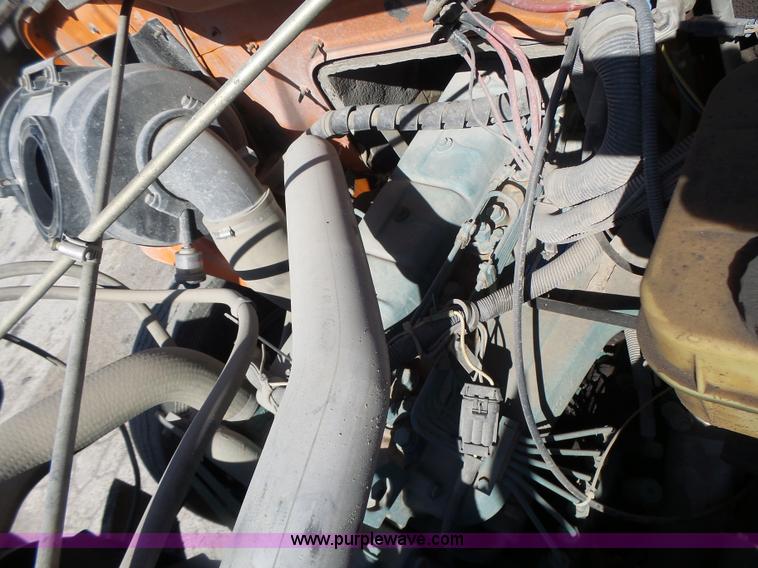 image for item L6005 1993 International 4900 dump truck