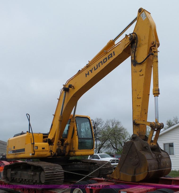 image for item L6328 2005 Hyundai Robex 210LC-7 excavator