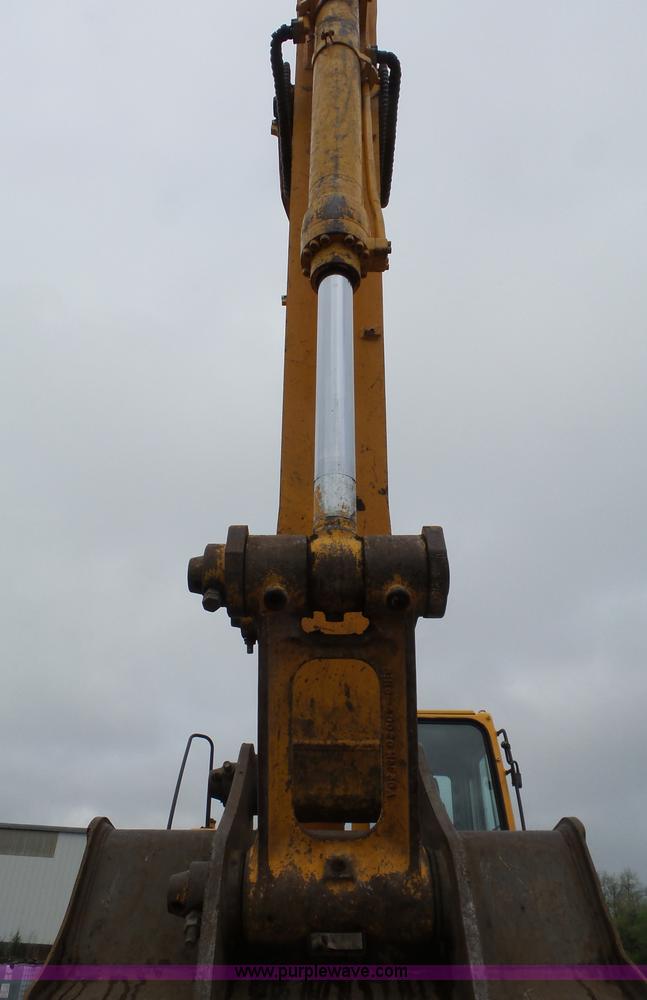 image for item L6328 2005 Hyundai Robex 210LC-7 excavator