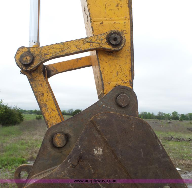 image for item L6328 2005 Hyundai Robex 210LC-7 excavator