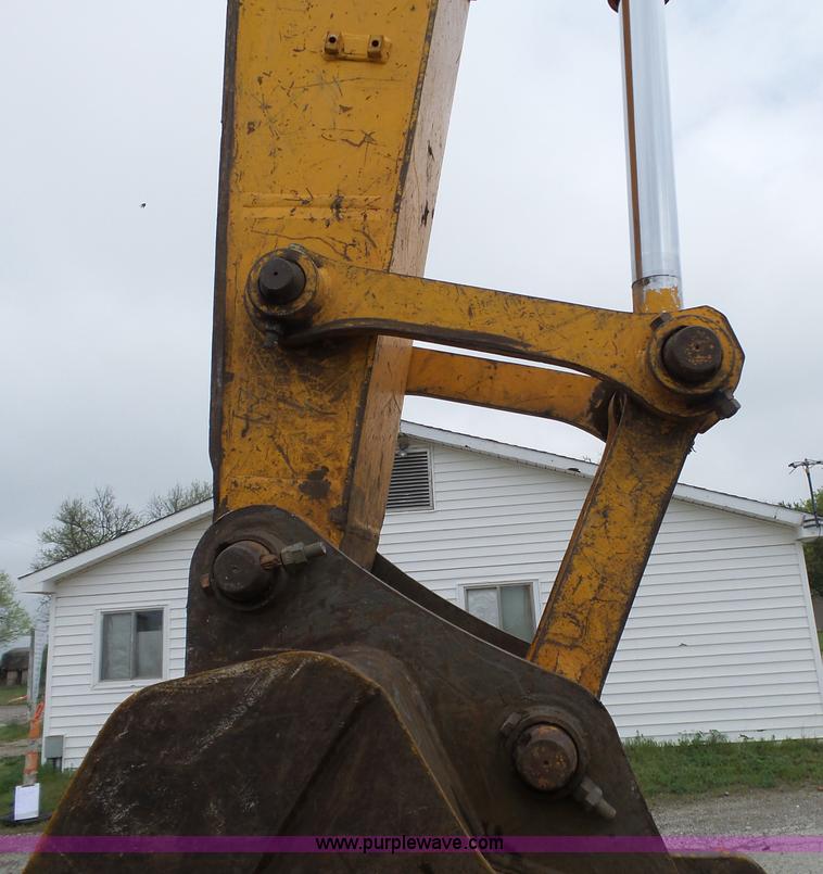 image for item L6328 2005 Hyundai Robex 210LC-7 excavator