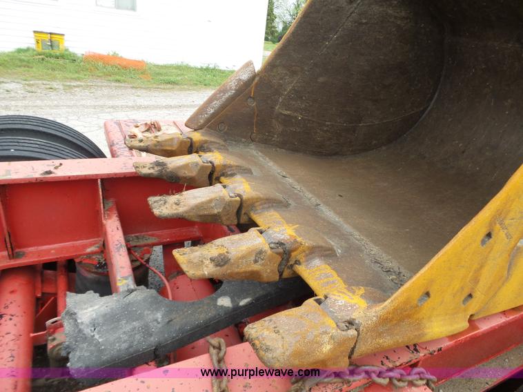 image for item L6328 2005 Hyundai Robex 210LC-7 excavator