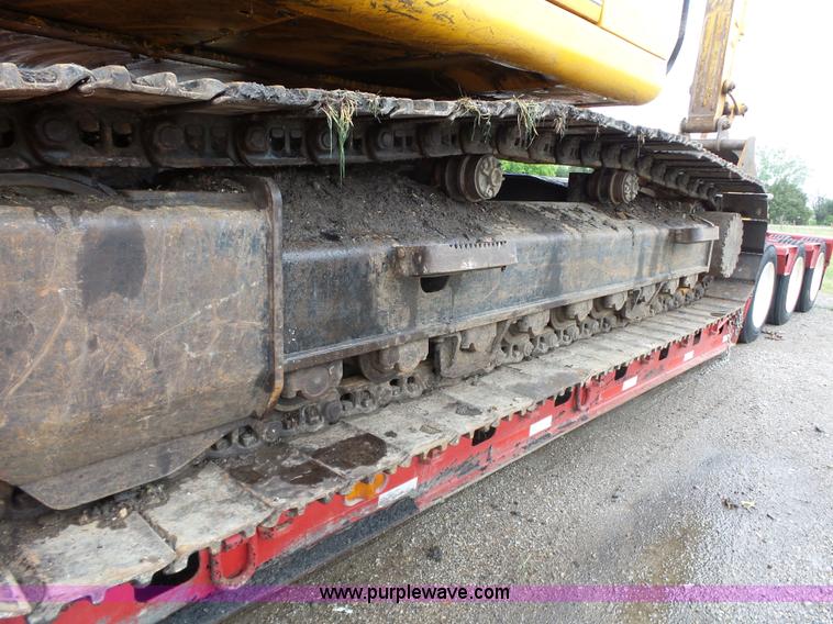 image for item L6328 2005 Hyundai Robex 210LC-7 excavator