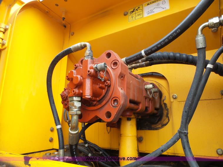 image for item L6328 2005 Hyundai Robex 210LC-7 excavator