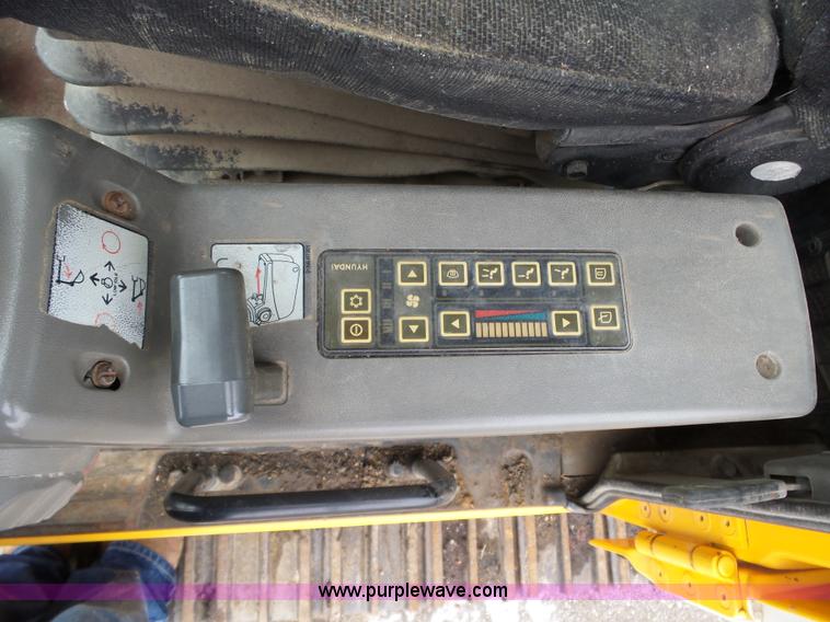 image for item L6328 2005 Hyundai Robex 210LC-7 excavator