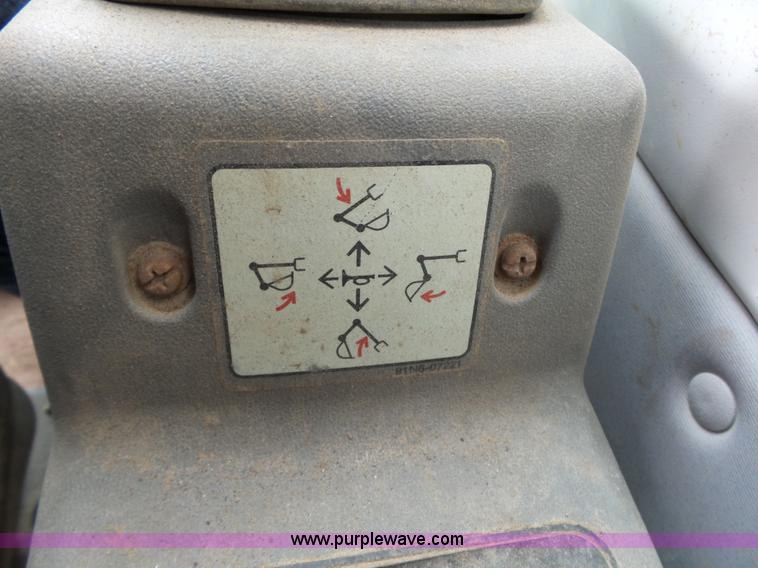 image for item L6328 2005 Hyundai Robex 210LC-7 excavator