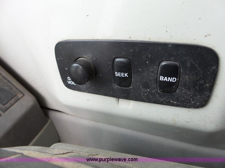 image for item L6328 2005 Hyundai Robex 210LC-7 excavator