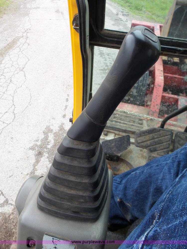 image for item L6328 2005 Hyundai Robex 210LC-7 excavator