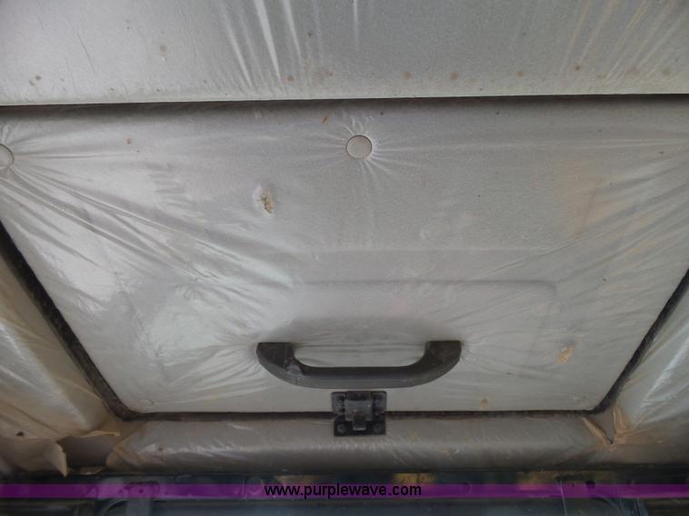 image for item L6328 2005 Hyundai Robex 210LC-7 excavator