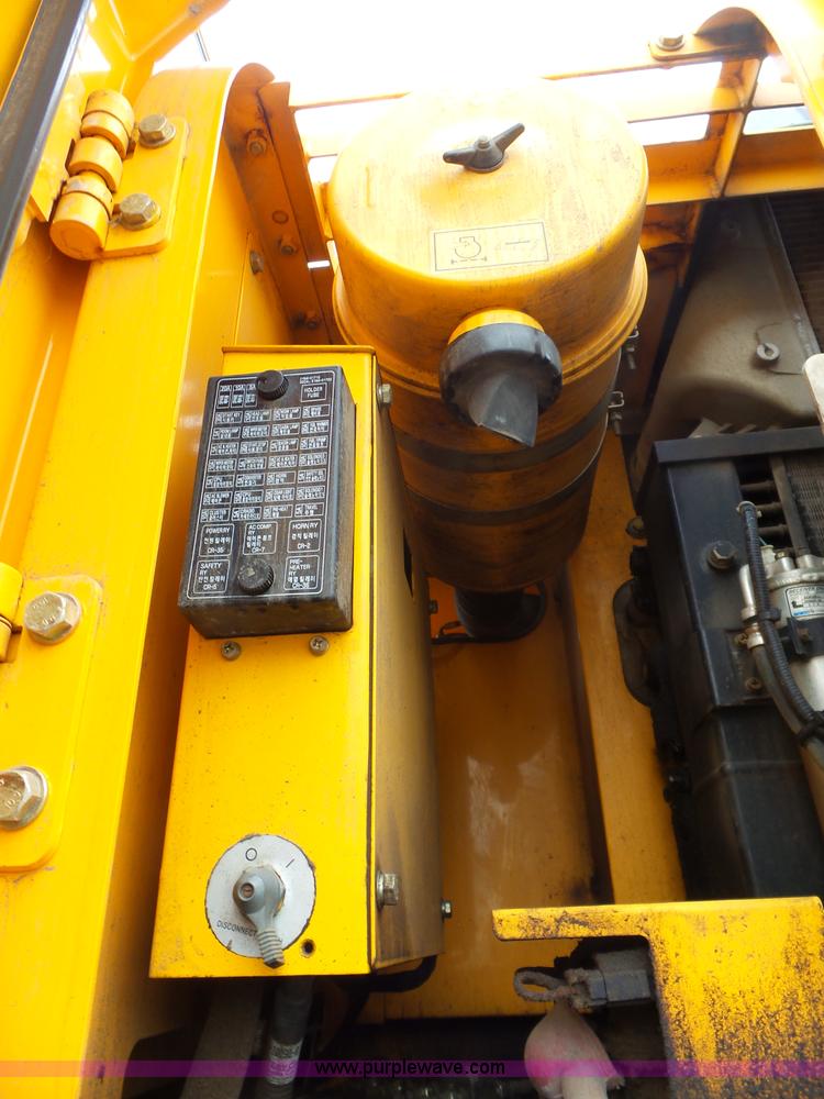 image for item L6328 2005 Hyundai Robex 210LC-7 excavator