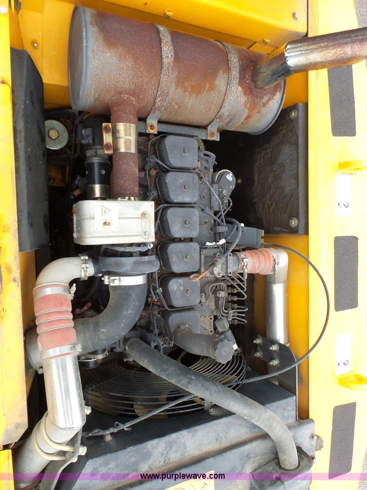 image for item L6328 2005 Hyundai Robex 210LC-7 excavator