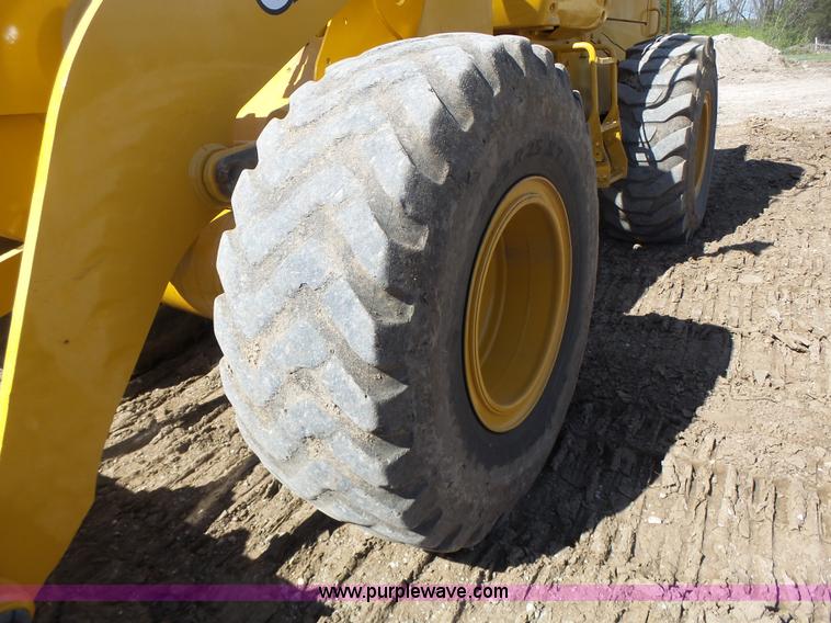 image for item L7209 1999 John Deere 624H wheel loader